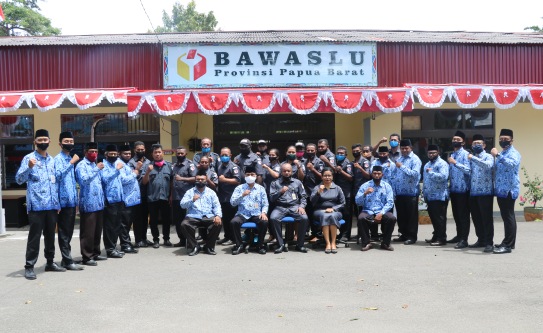 Bawaslu Papua Barat Peringati HUT RI ke-75 Secara Daring