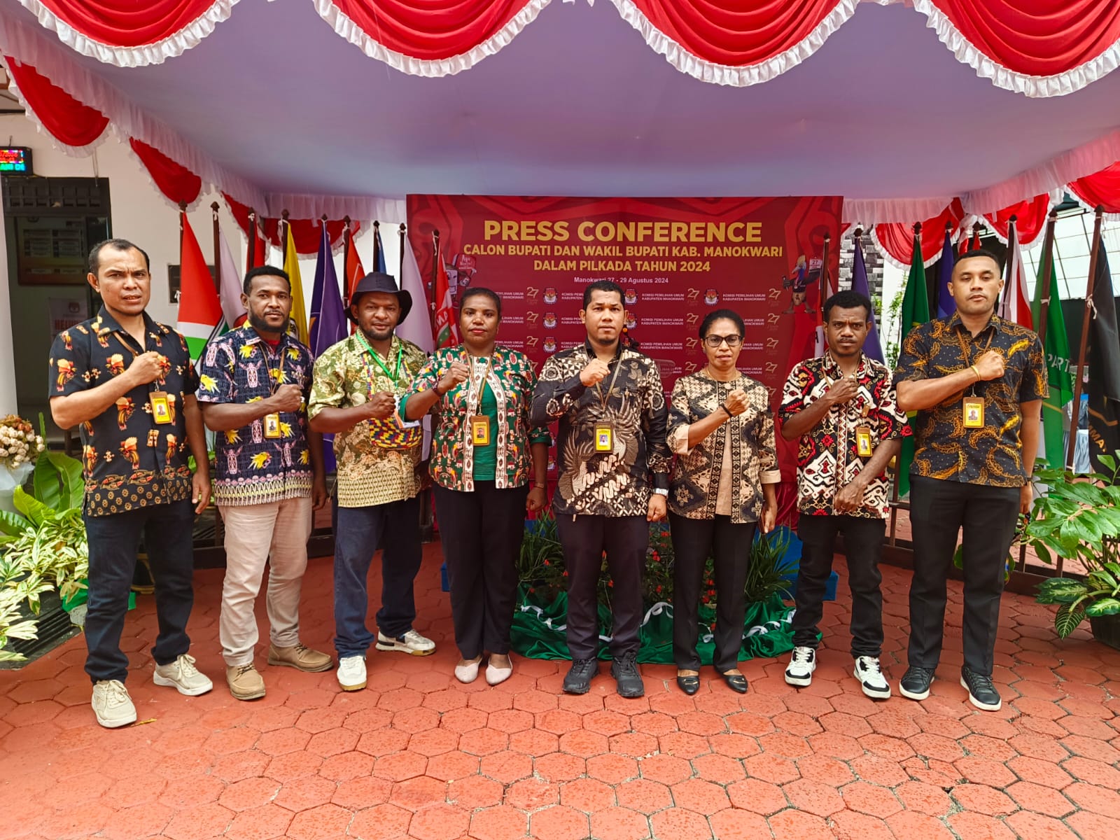 Ketua Dan Anggota Bawaslu Manokwari Serta Tim Fasilitasi Pencalonan Bupati Dan Wakil Bupati Manokwari 2024