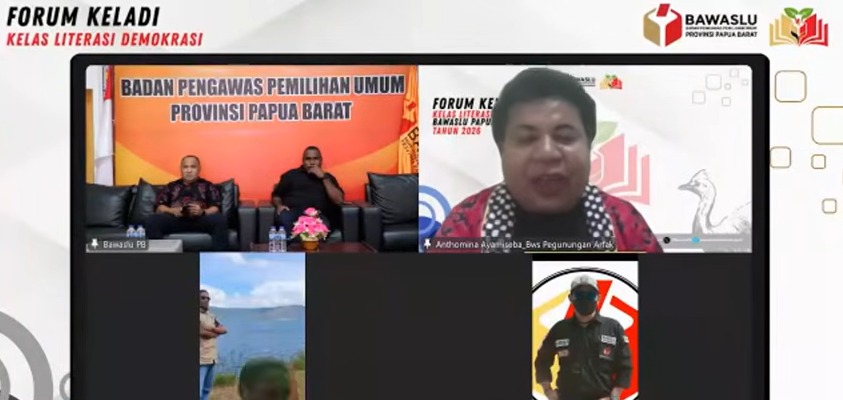 Anggota Bawaslu Pegunungan Arfak Memberikan Materi
