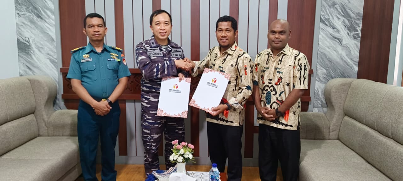 Kepala RSAL dr Azhar Zahir Manokwari Bersama Ketua Bawaslu Kabupaten Manokwari Menandatangani MOU Terkait PDPB Tahun 2026