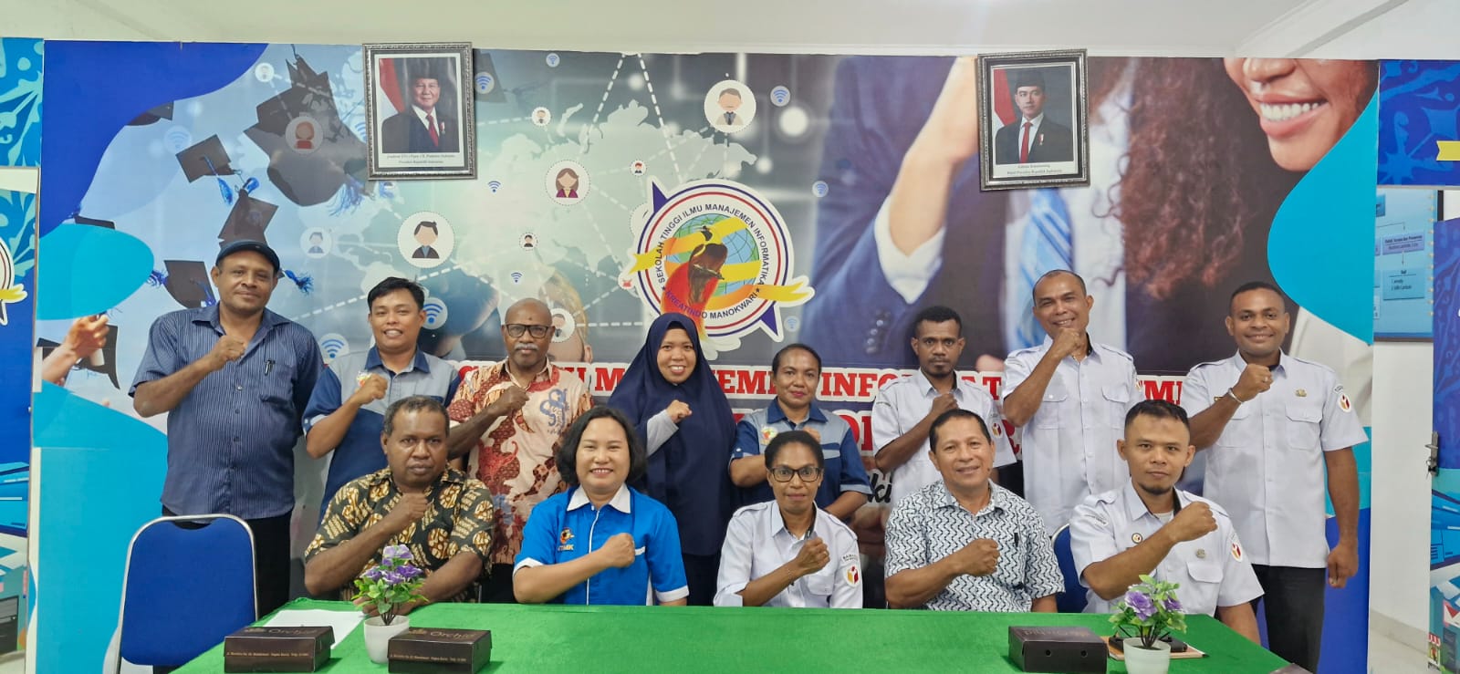 Sesi Foto Bersama STMIK Kreatindo Manokwari