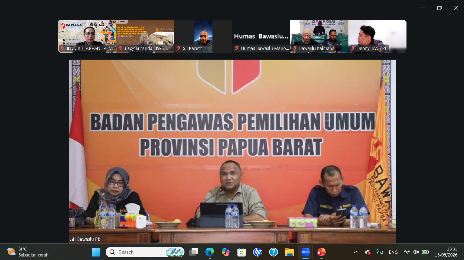 Anggota Bawaslu Provinsi Papua Barat Memberikan Arahan Kepada Anggota Bawaslu Kabupaten Se-Provinsi Papua Barat Melalui Zoom Meeting