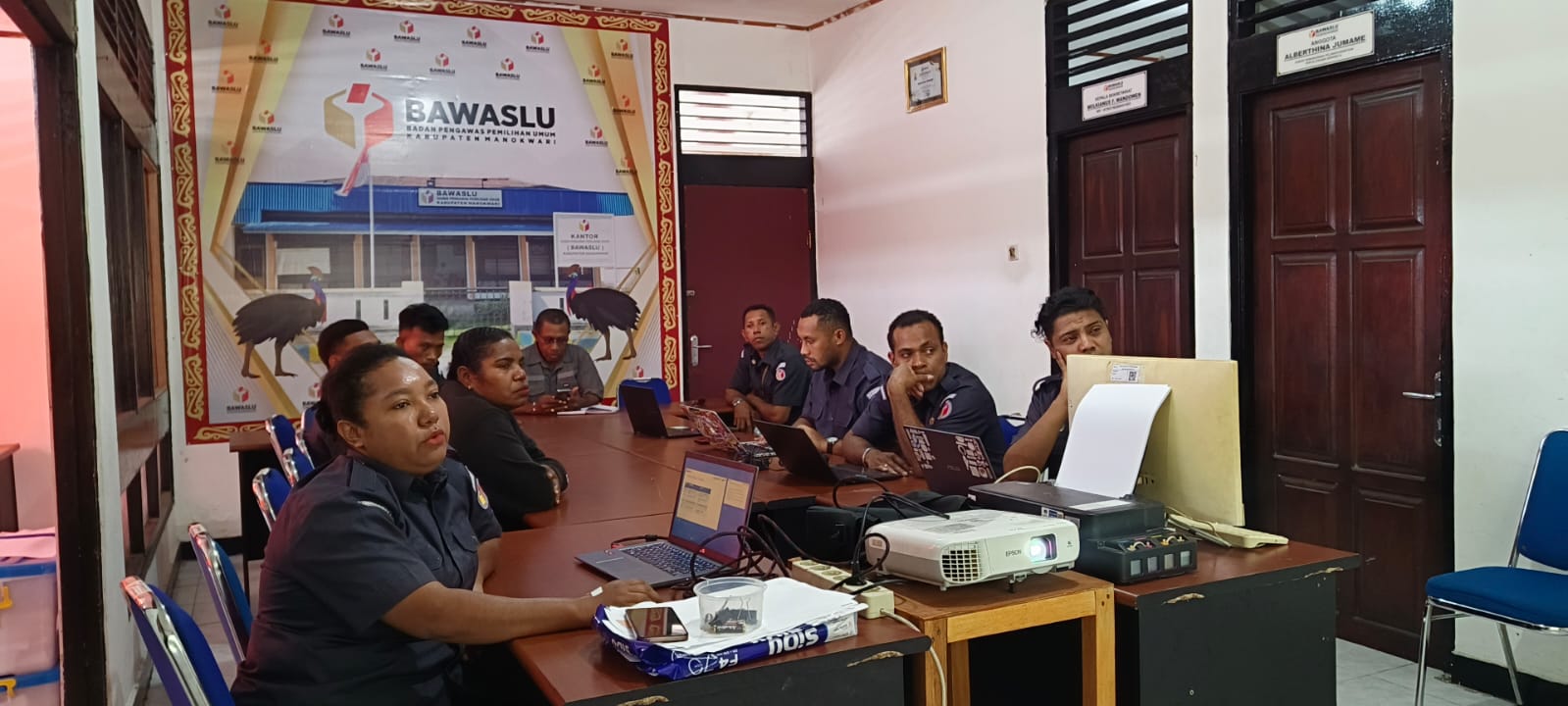 Staf Keuangan Memberikan Pemaparan Terkait Aplikasi E Monev & Pemahaman Secara Mendalam Tentang Pentingnya E Monev