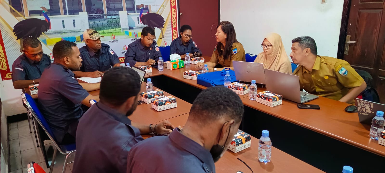 Ketua Bawaslu Kabupaten Dan Jajaran Melakukan Diskusi Bersama Kepala Bidang Kearsipan Kabupaten Manokwari