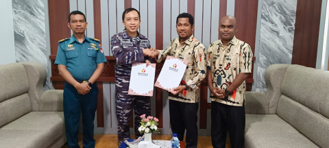 Kepala RSAL dr Azhar Zahir Manokwari Bersama Ketua Bawaslu Kabupaten Manokwari Menandatangani MOU Terkait PDPB Tahun 2026
