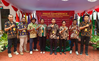 Ketua Dan Anggota Bawaslu Manokwari Serta Tim Fasilitasi Pencalonan Bupati Dan Wakil Bupati Manokwari 2024