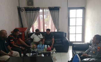 Diskusi Konsolidasi Demokrasi bersama Wakil Kepala Kepolisian Resor Kota (Wakapolresta) Manokwari, AKBP Agustina Sineri