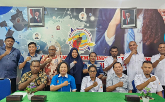 Sesi Foto Bersama STMIK Kreatindo Manokwari