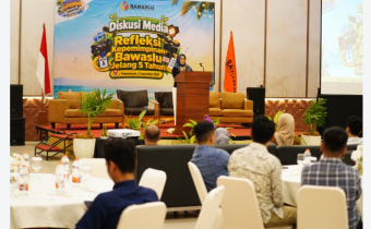 Anggota Bawaslu RI,Lolly Suhenti Memberikan Sambutan Pada Giat Media Gathering Bersama Insan Pers