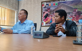 Kepala LPP RRI Manokwari & Ketua Bawaslu Kabupaten Manokwari Berdiskusi Tentang Pendidikan Politik, Penguatan Literasi Kepemiluan, Penyebarluasan Informasi Demokrasi, serta Peningkatan Partisipasi Masyarakat dalam Kehidupan Demokrasi dan Pengawasan Pemilu