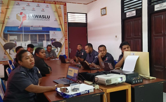 Staf Keuangan Memberikan Pemaparan Terkait Aplikasi E Monev & Pemahaman Secara Mendalam Tentang Pentingnya E Monev