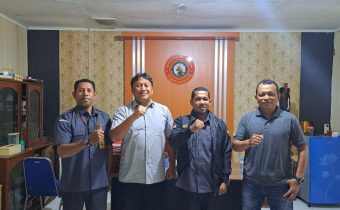 Ketua Bawaslu Manokwari, Samsudin Renuat Bersama Kasat Intel Polresta AKP Antonius F. Paribang, SH (Kasat Intelkam Polresta Manokwari)  AIPTU Taufik (Kanit Politik Sat Intelkam Polresta Manokwari)