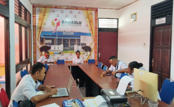 Arahan Dari Anggota Bawaslu Manokwari, Alberthina Yumame dan Kasubbag PPPS, Albert Baransano Kepada Staf Divisi PPPS