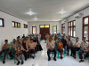 Bawaslu Kabupaten Manokwari, Ketua dan Anggota Beserta Siswa/i SLB Negeri Manokwari Melakukan Foto Bersama 